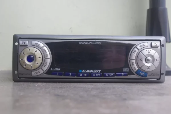 Oldtimer BLAUPUNKT CASABLANCA CD51 autoradio mit CD spieler wechslersteuerung – Bild 3